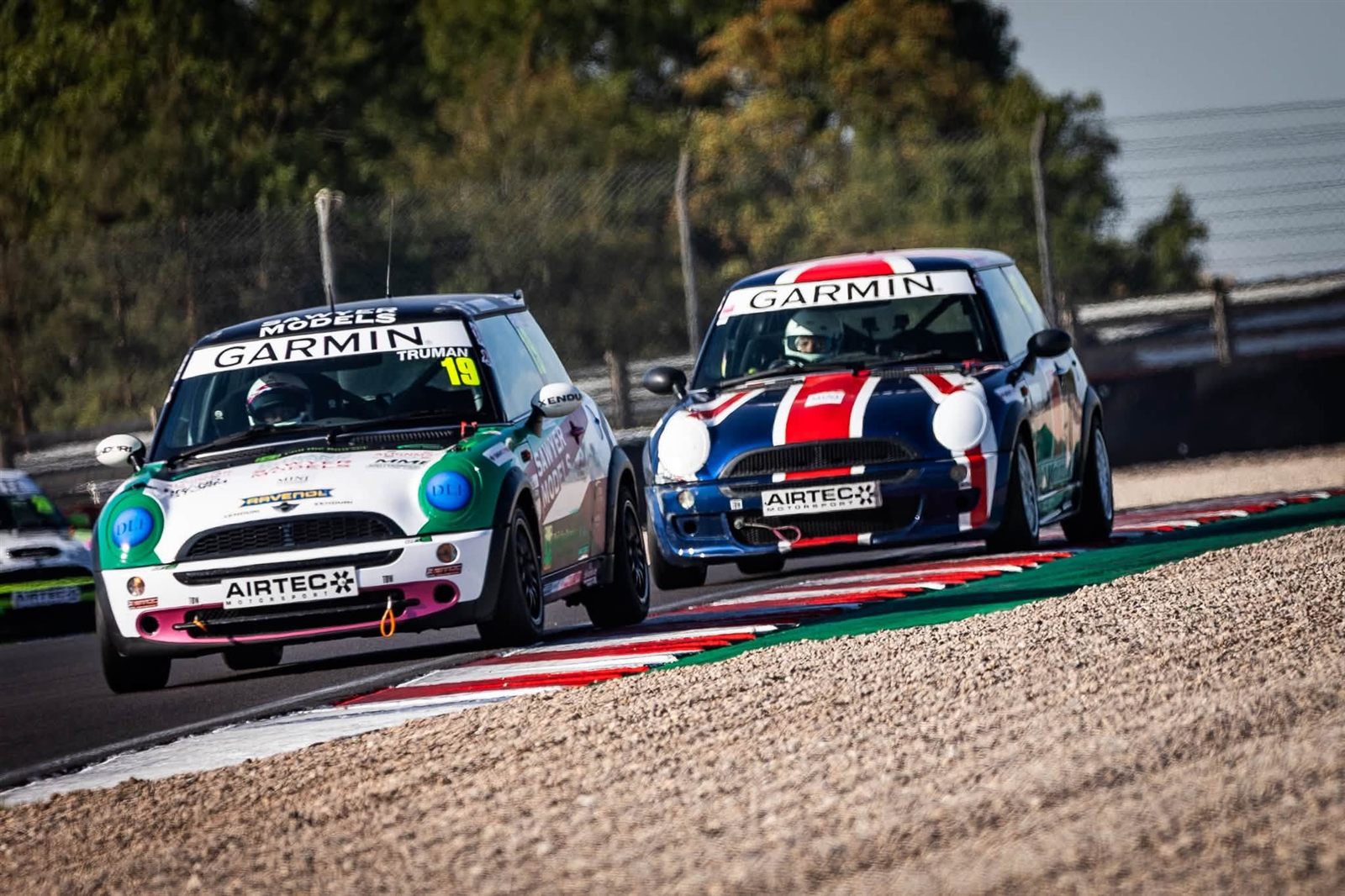 The DTR MINI battling at Donington Park in 2026
